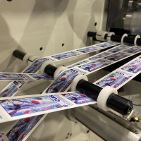 Masini etichetat textile